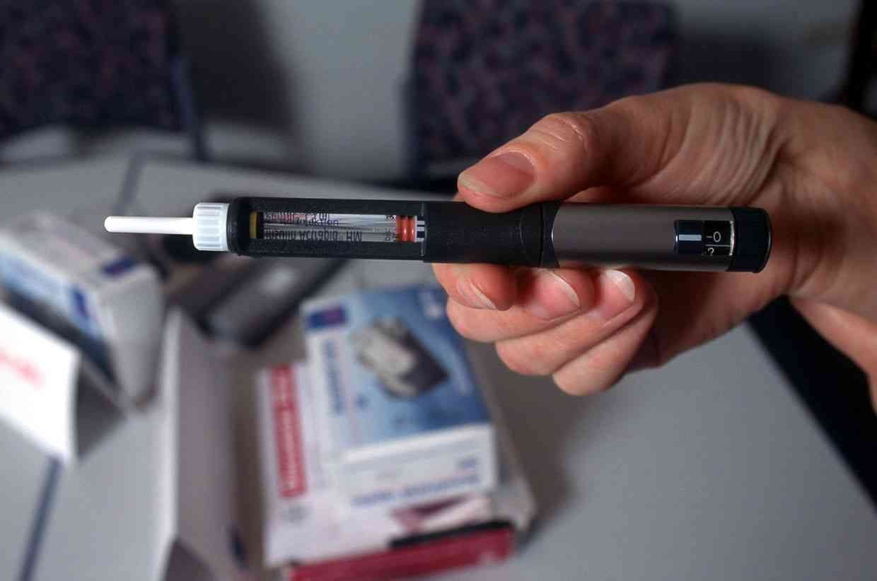 <p>Insulin-Pen: Hiermit kann der Patient sich auf einfache Weise selbst Insulin spritzen.</p>
