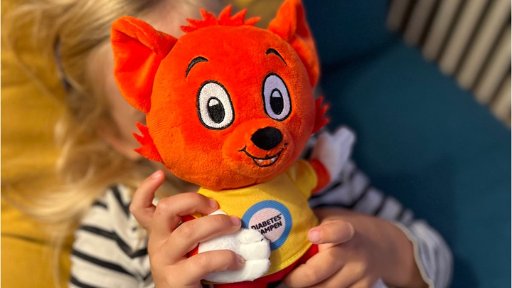 Lill-Mickel stöttar barn med diabetes